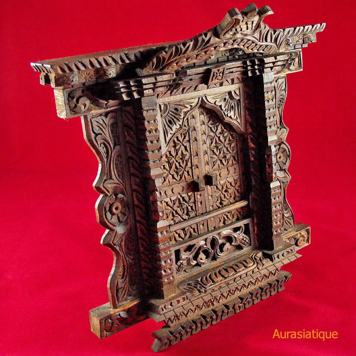 cadre de fenêtre népalaise en bois vue droite
