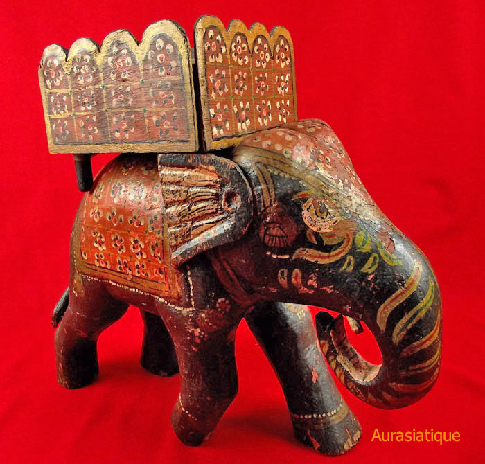 éléphant en bois ancien indien droite