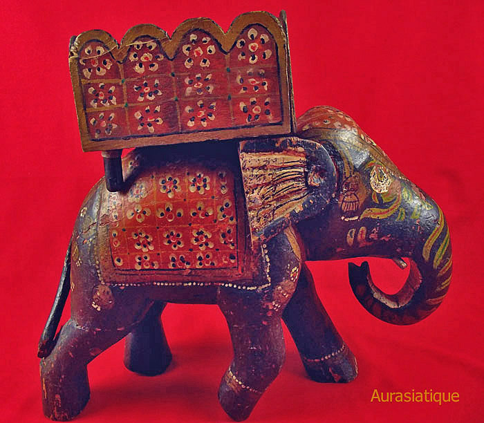 éléphant en bois ancien indien droite