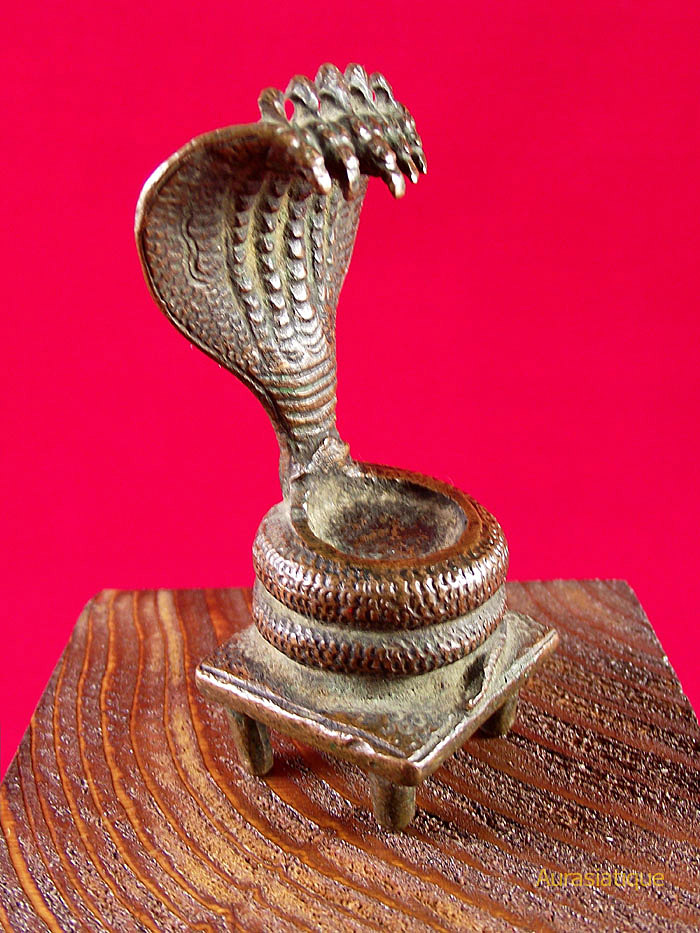 serpent shesha lingam en bronze antique indien vue droite