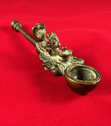 Cuillère indienne à puja avec nandi et lingam