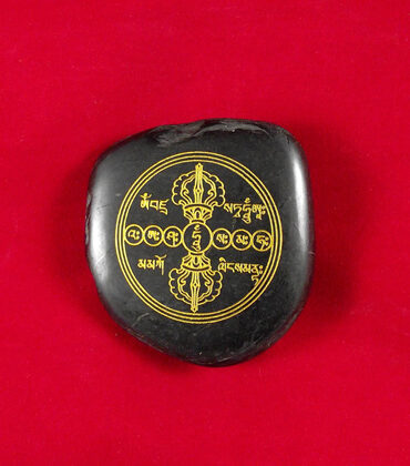 Pierre du mont Kailash avec mantra de Namgyalma