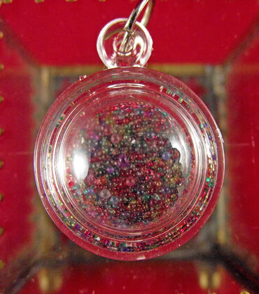 Reliques Ringsel Sarira Phratat vue détaillée