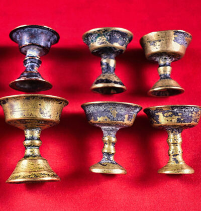 série de huit lampes tibétaines à beurre