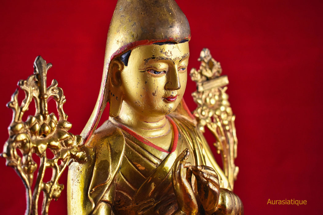 statue tibetaine de djé tsongkhapa vue de face détail 1