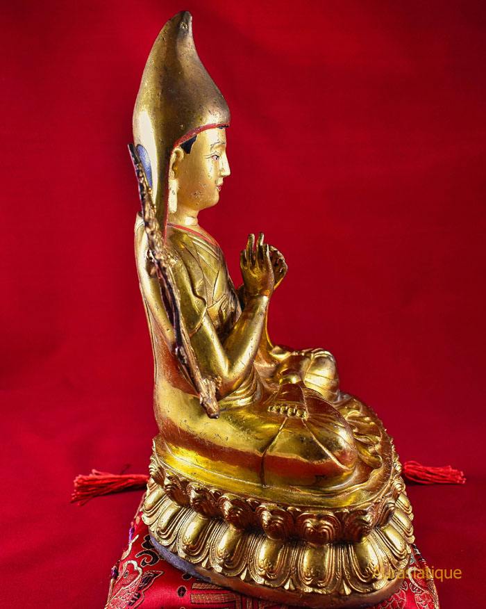 statue tibetaine de djé tsongkhapa profil droit
