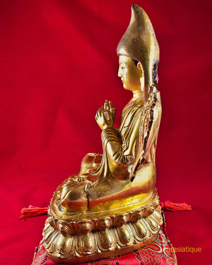 statue tibetaine de djé tsongkhapa profil gauche