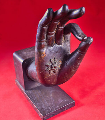 paire de mains de bouddha en vitarka mudra