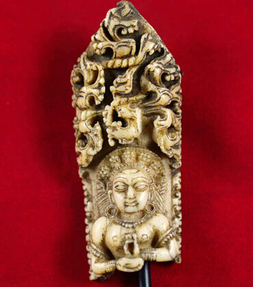 parure yogique tibétaine rus-rgyan ou rus-pa'i-rgyan en os