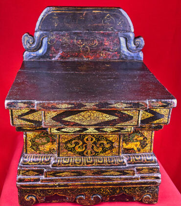 autel ou piédestal monastique tibétain simhasana
