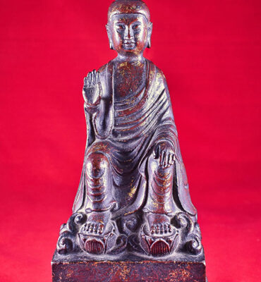 statue chinoise du bouddha du futur maitreya