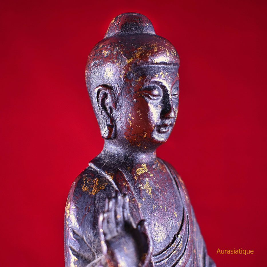 statue chinoise du bouddha du futur maitreya détail