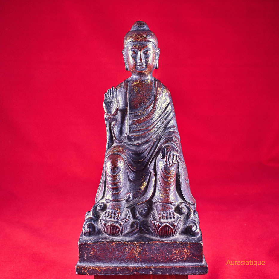 statue chinoise du bouddha du futur maitreya vue de face