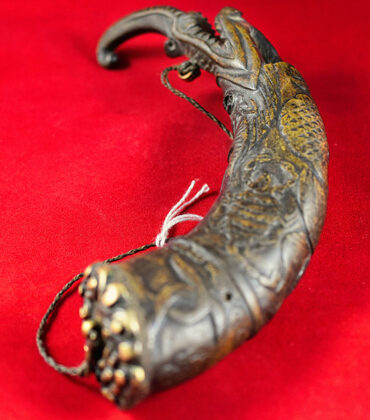 corne rituelle tibétaine thun rwa à patine brune