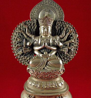 ancienne statue chinoise d'avalokiteshvara