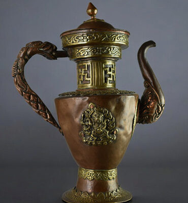 aiguière tibétaine ancienne en cuivre et laiton