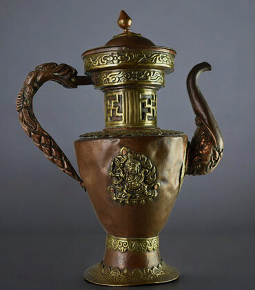 aiguière tibétaine ancienne en cuivre et laiton