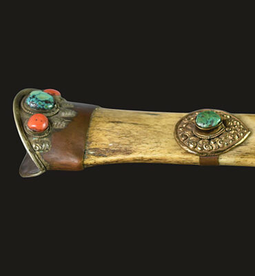 trompe kangling tibétaine à cabochons